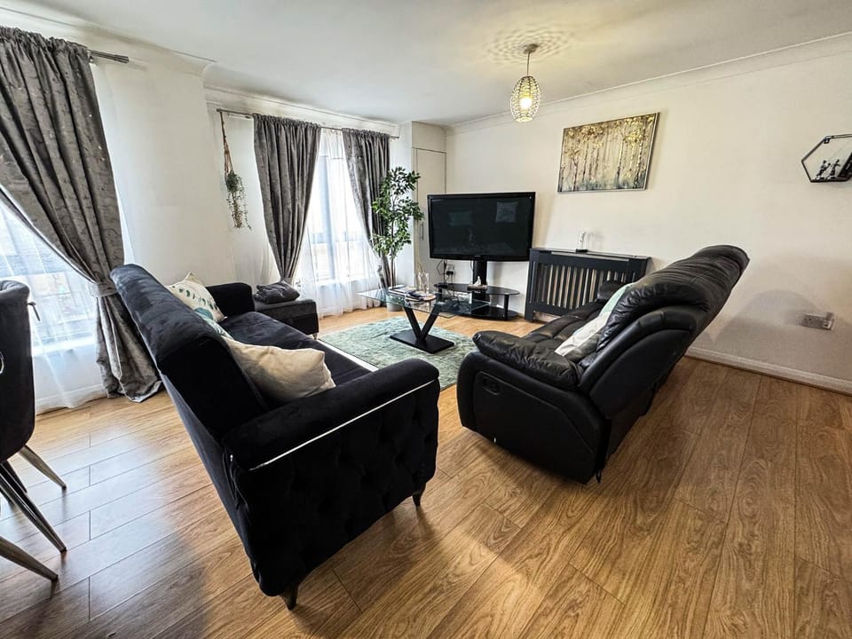 Communal lounge/ TV room, TV and multimedia, Living room, Entertainment