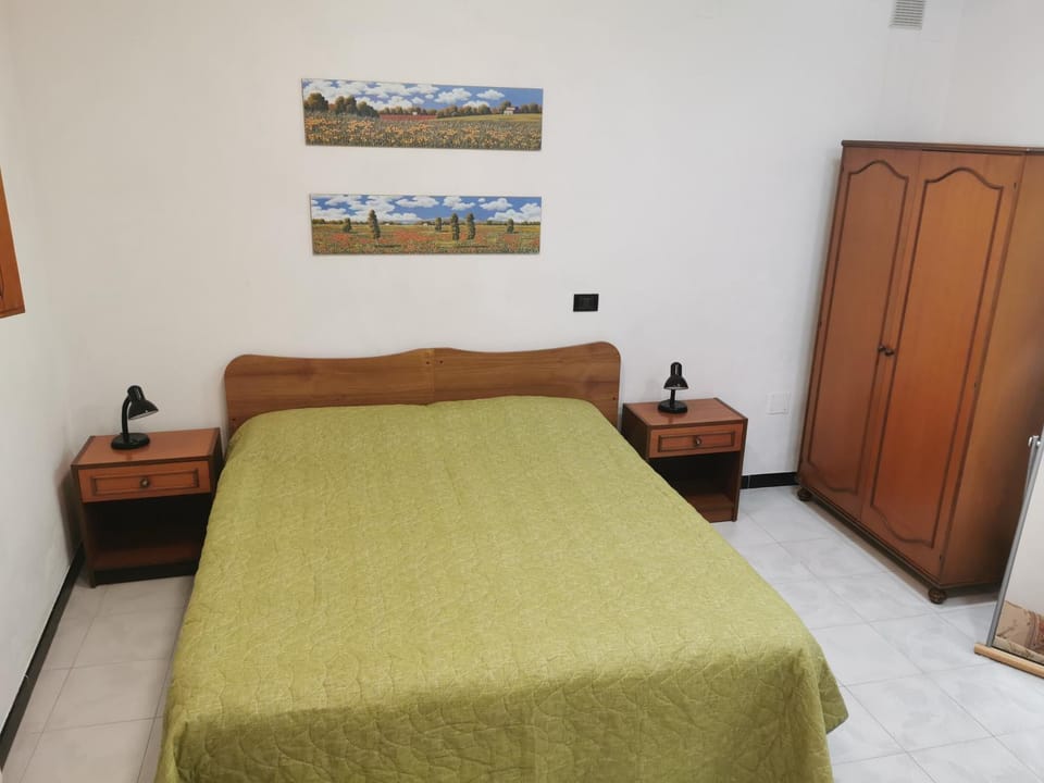 Bed, wardrobe