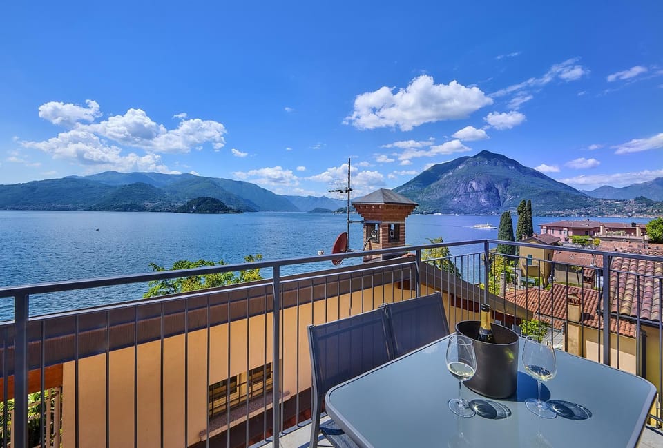 Nearby landmark, Natural landscape, View (from property/room), Balcony/Terrace, Dining area, Lake view, Mountain view