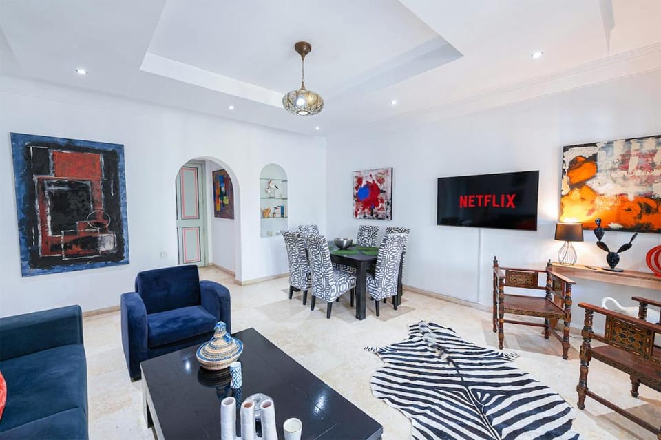 Communal lounge/ TV room, TV and multimedia, Living room, Seating area, Dining area, Evening entertainment