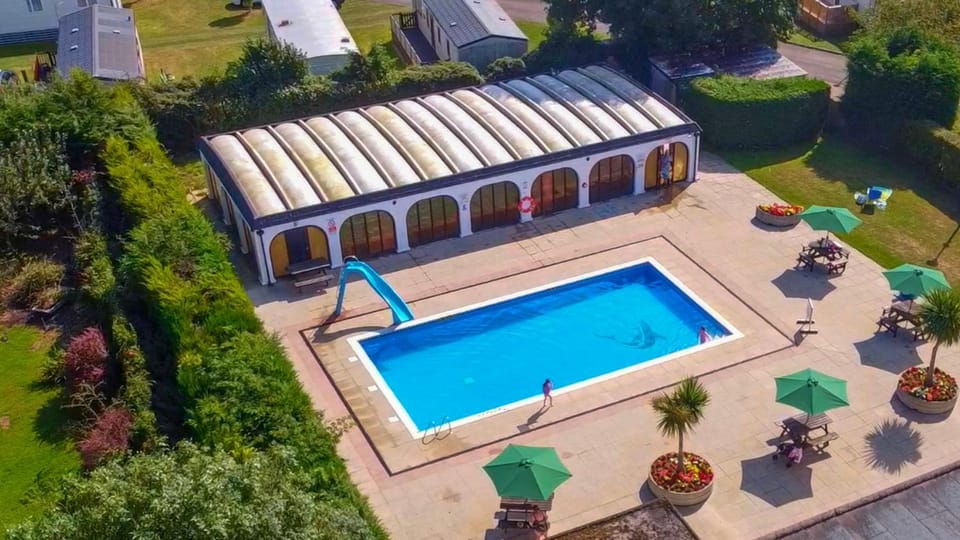 Swimming pool, Swimming pool