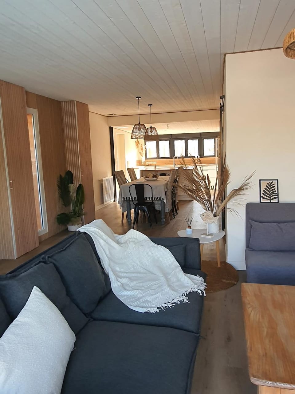 Living room, Dining area