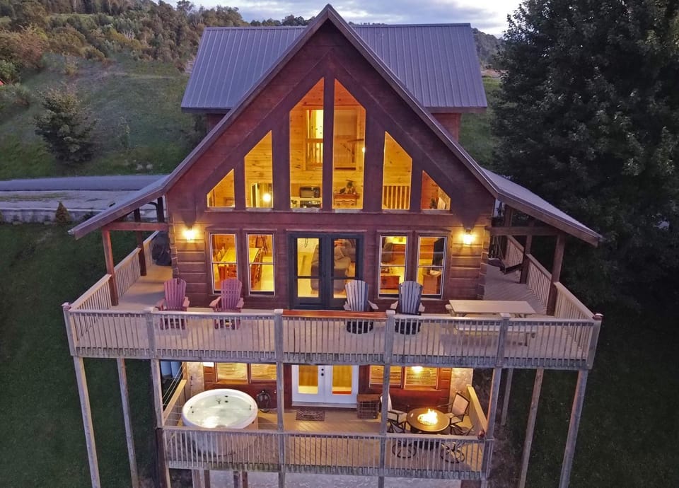 Property building, Hot Tub, Balcony/Terrace, fireplace