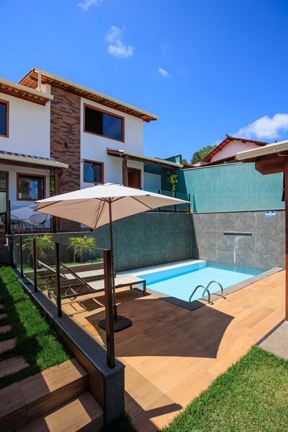Patio, Swimming pool, sunbed