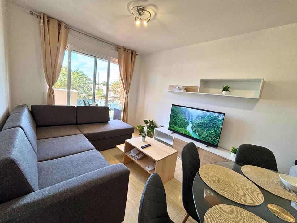 Communal lounge/ TV room, TV and multimedia, Living room, Seating area