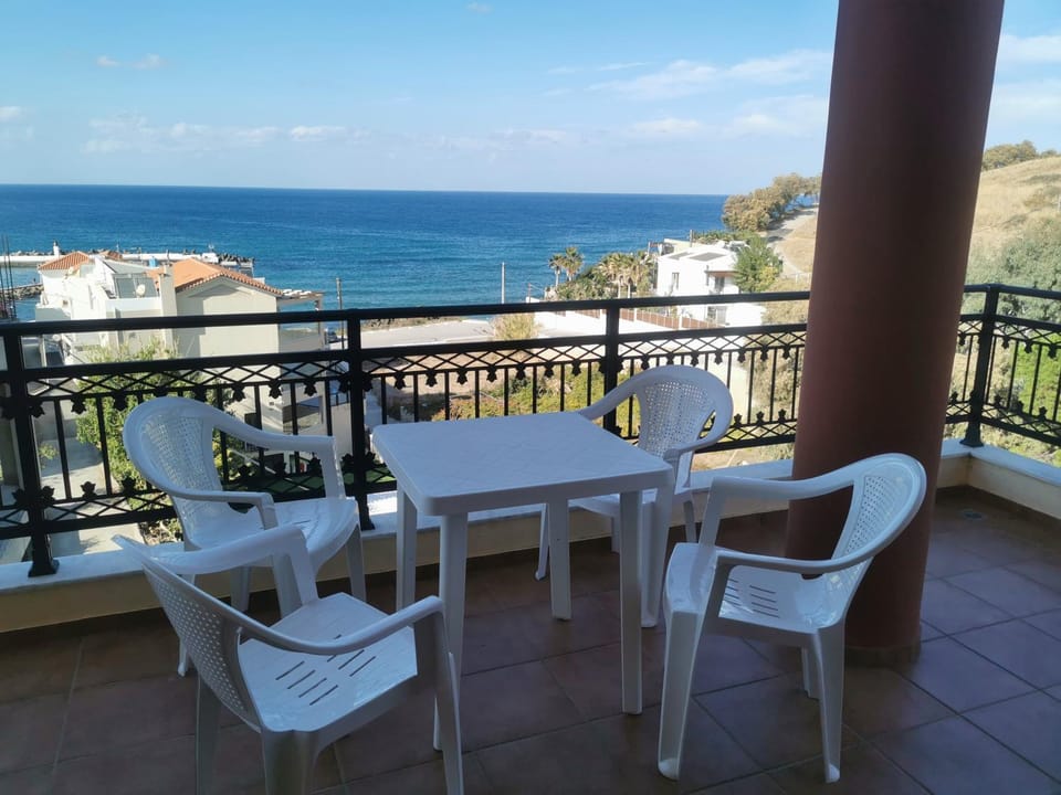 Day, View (from property/room), Balcony/Terrace, Seating area, Dining area, Sea view