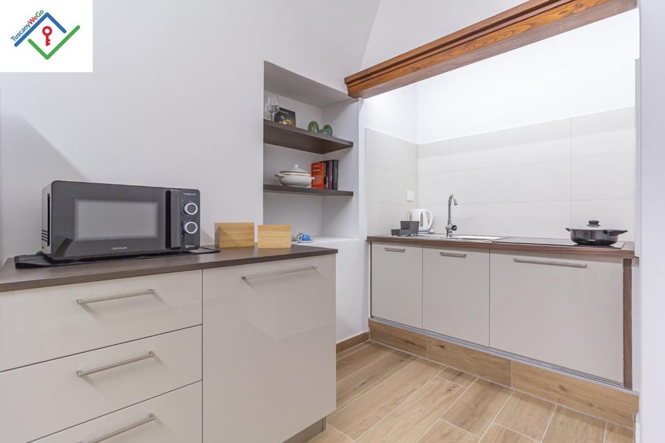 Dining area, kitchen