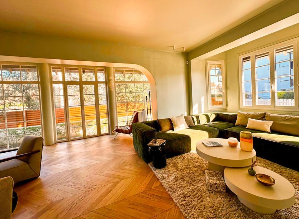Communal lounge/ TV room, TV and multimedia, Living room, Seating area