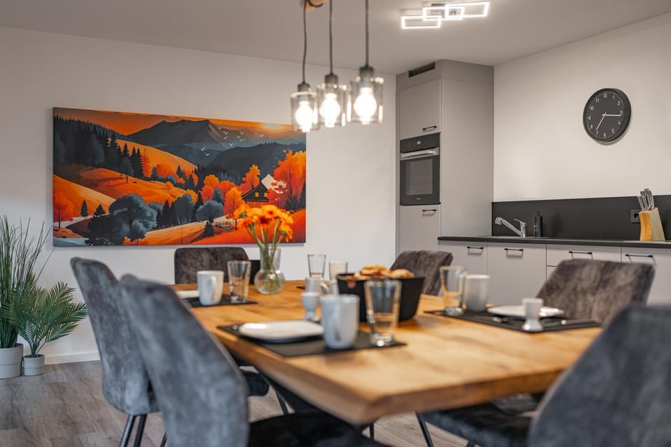 Kitchen or kitchenette, Living room, Food and drinks, Seating area, Dining area, Food