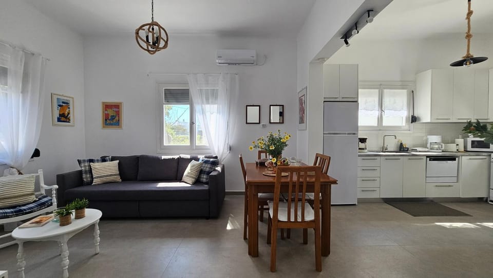 Kitchen or kitchenette, Living room, Dining area, air conditioner