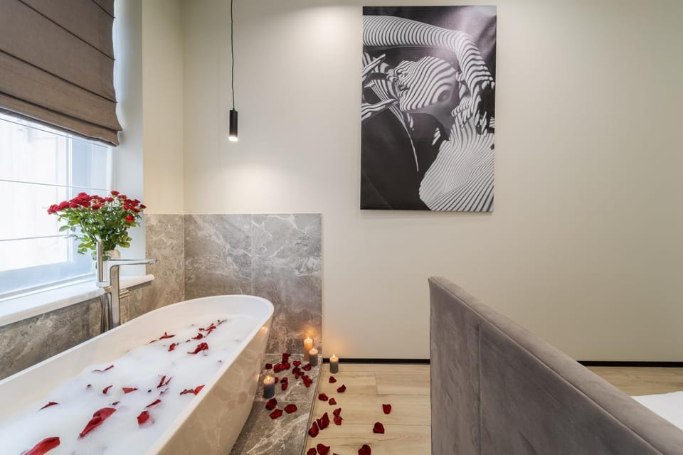Bathroom, Decorative detail, Bath