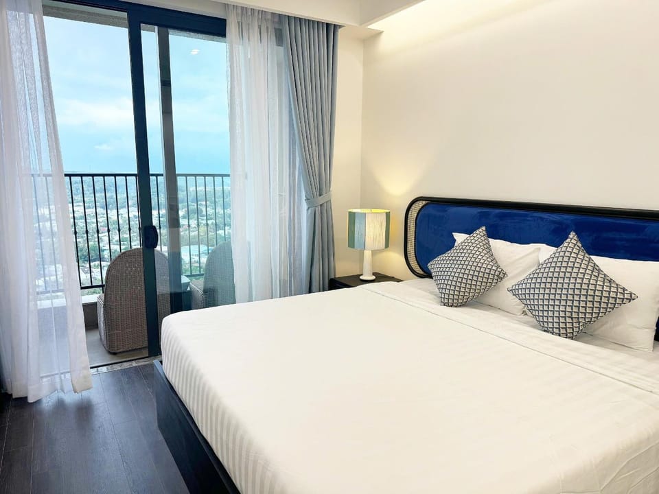 Bed, View (from property/room), Balcony/Terrace, Bedroom