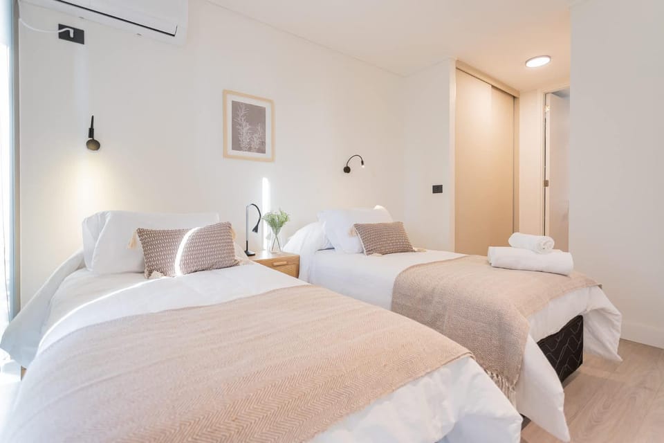 In Front of Araucano Park 2BR2BATH Sleeps 5 Apartment in Las Condes