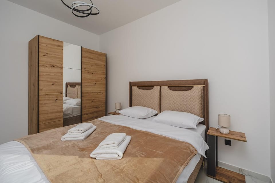 Bed, Bedroom, towels, wardrobe