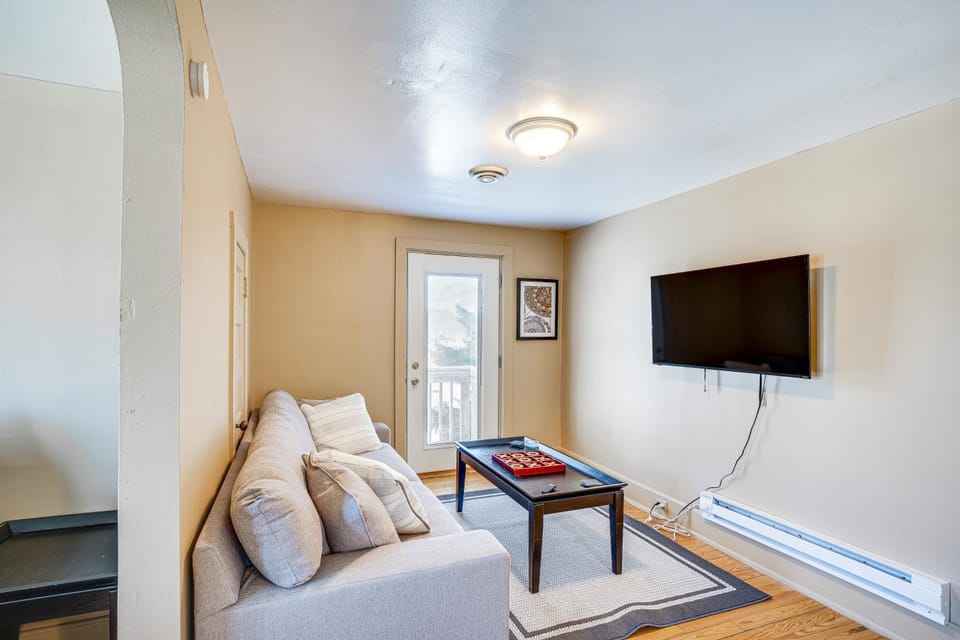 2 Mi to Dtwn: Studio Suite in Sheboygan Apartment in Sheboygan