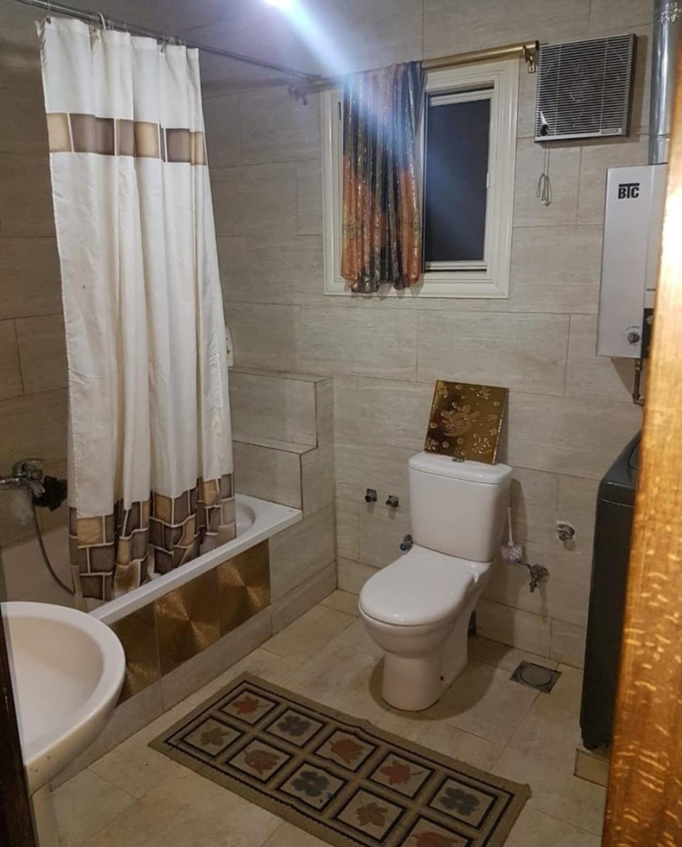 Charming Ground Floor Apartment in Dokki Apartment in Cairo
