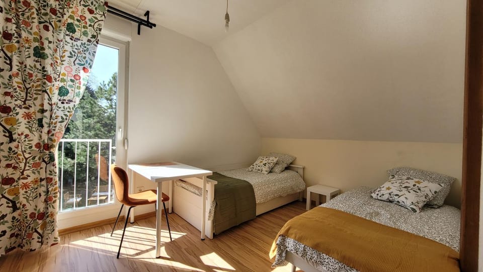 Bed, Photo of the whole room, Bedroom
