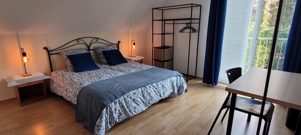Bed, Photo of the whole room, Bedroom, Garden view