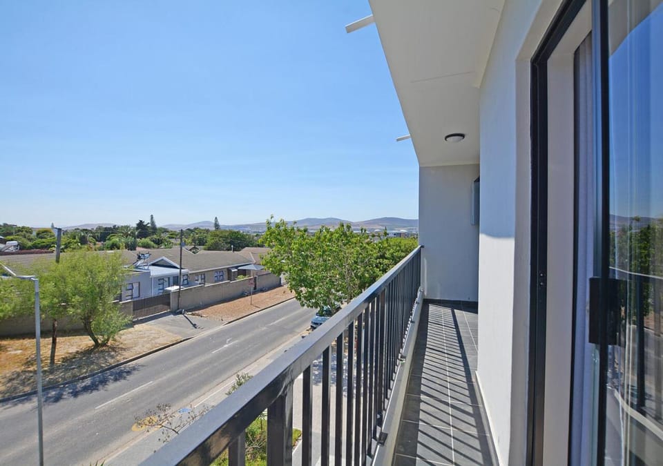 View (from property/room), Balcony/Terrace, Mountain view