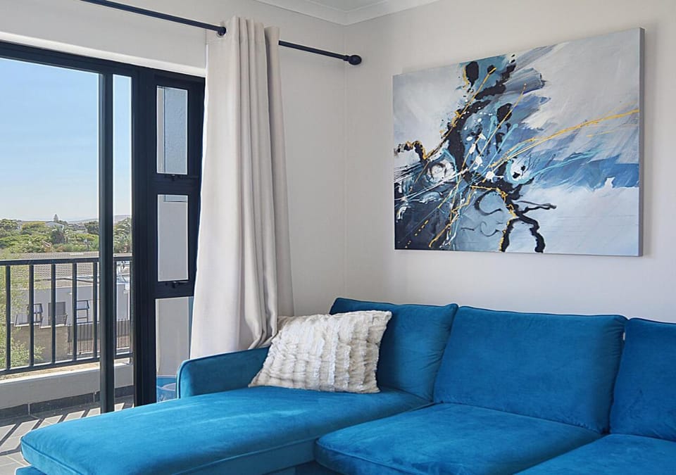 Modern Apartment, 5 mins from beach, Balcony Apartment in Cape Town