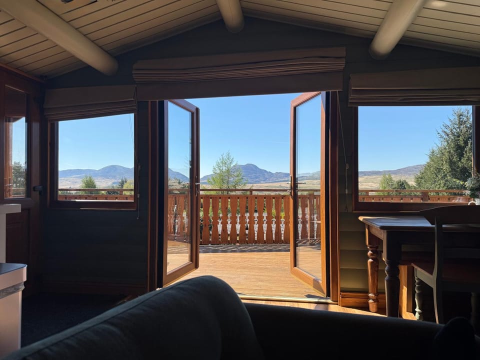 Beautifully Restored Log Cabin Cabin in Trawsfynydd