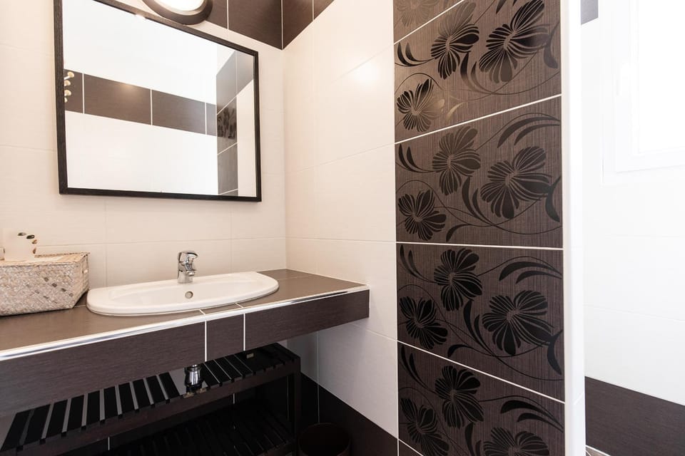 Shower, Bathroom, Bathroom
