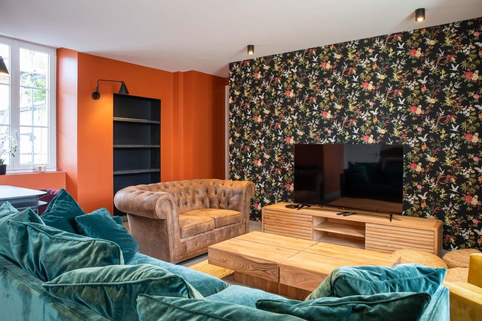 Communal lounge/ TV room