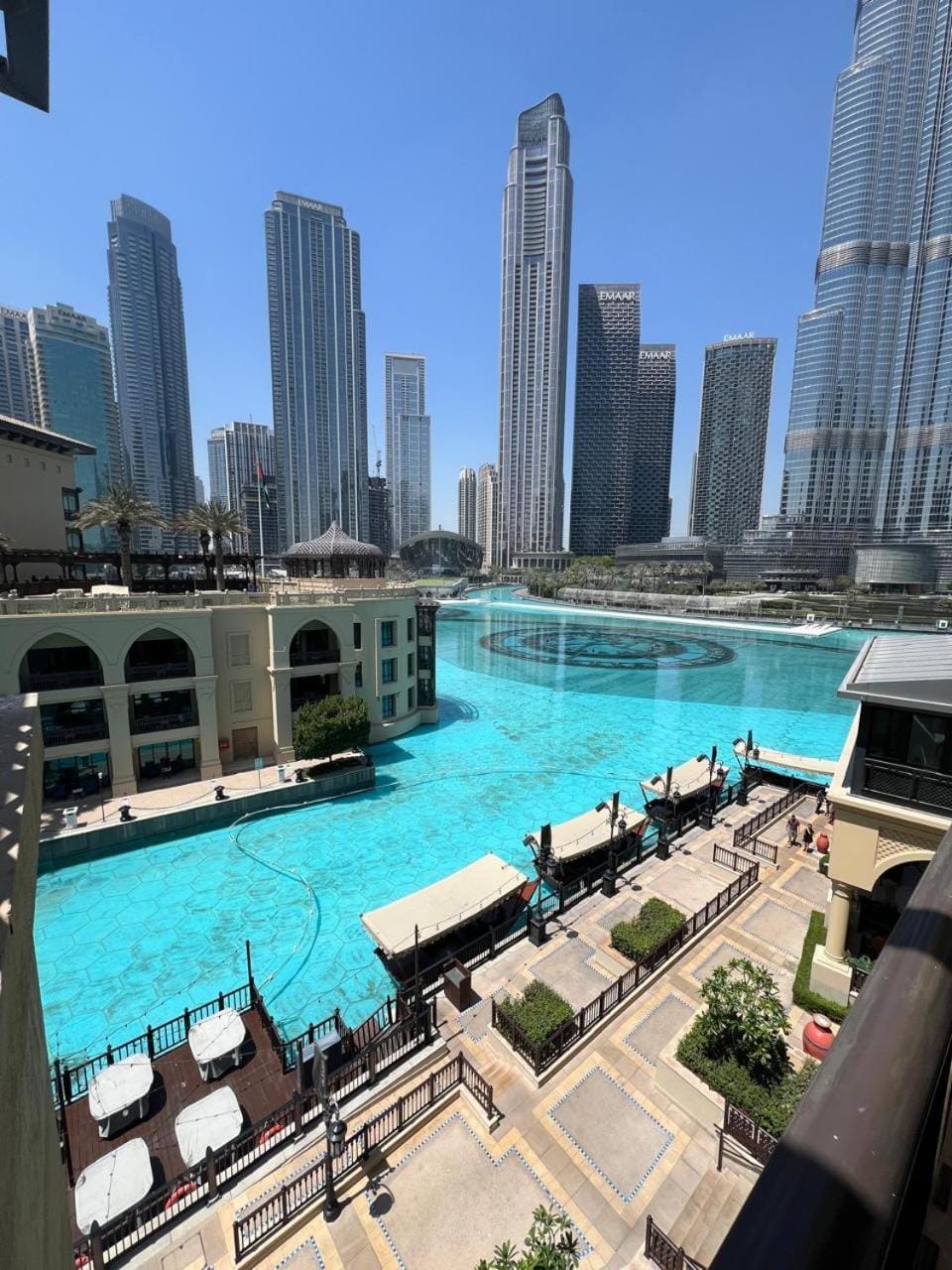 Property building, Nearby landmark, Day, Natural landscape, City view, Pool view, Swimming pool, sunbed