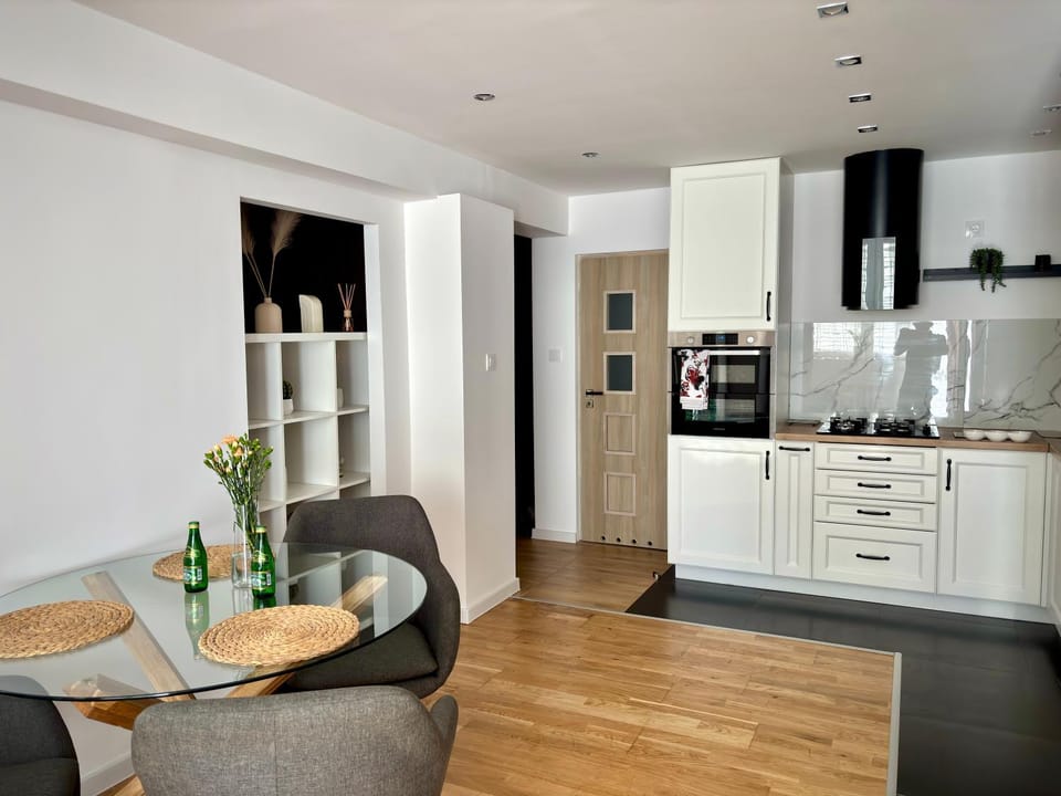 Coffee/tea facilities, Kitchen or kitchenette, Living room, Seating area, Dining area, minibar, oven, stove