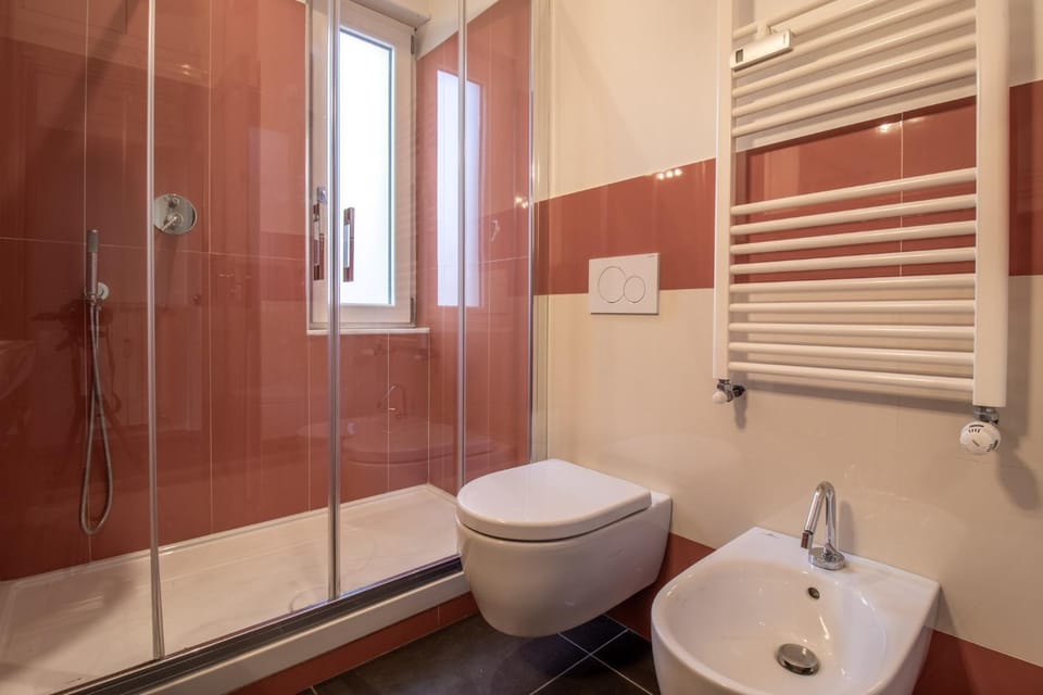 Shower, Toilet, Bathroom, bidet, towels