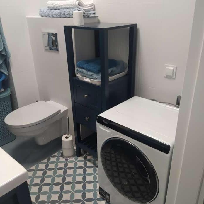Toilet, Bathroom, towels