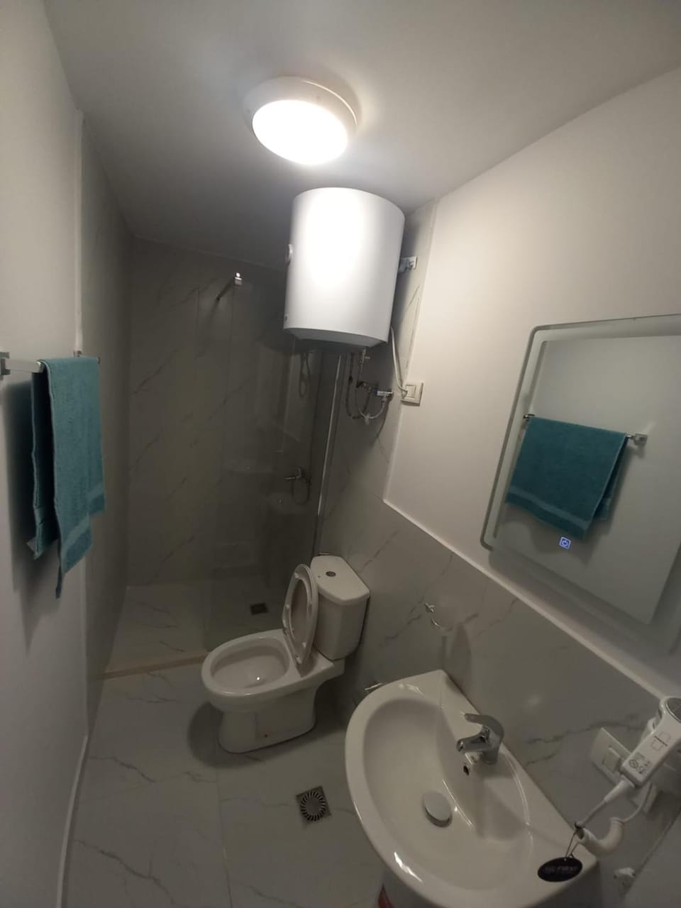 Shower, Toilet, Bathroom, towels