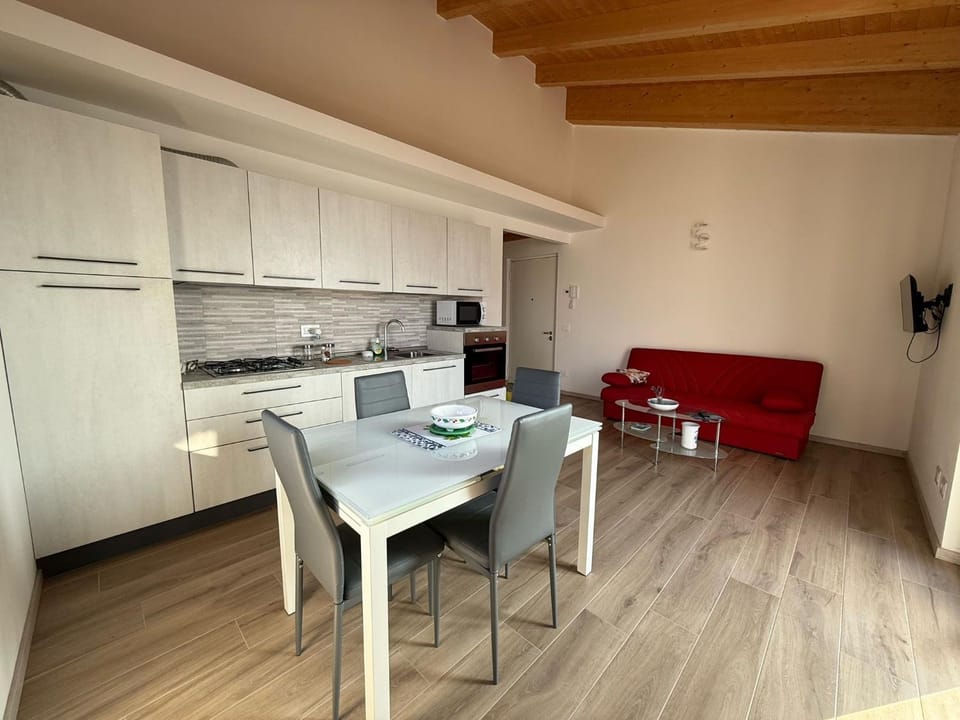 Kitchen or kitchenette, Living room, Seating area, Dining area, stove