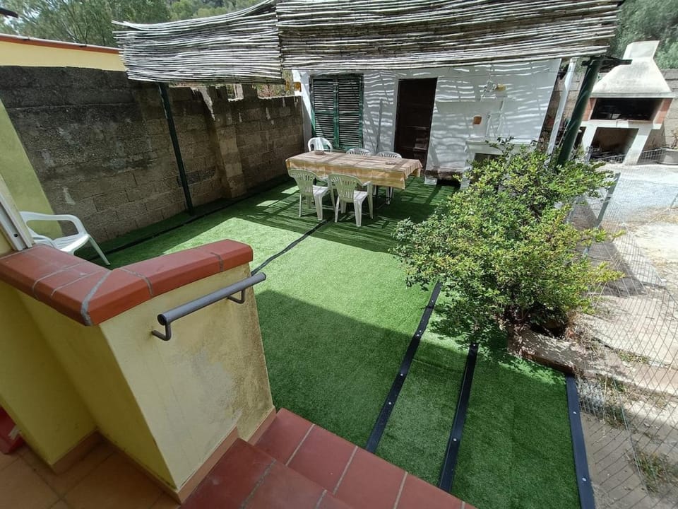 Holiday House 120sqm Garden House in Carbonia