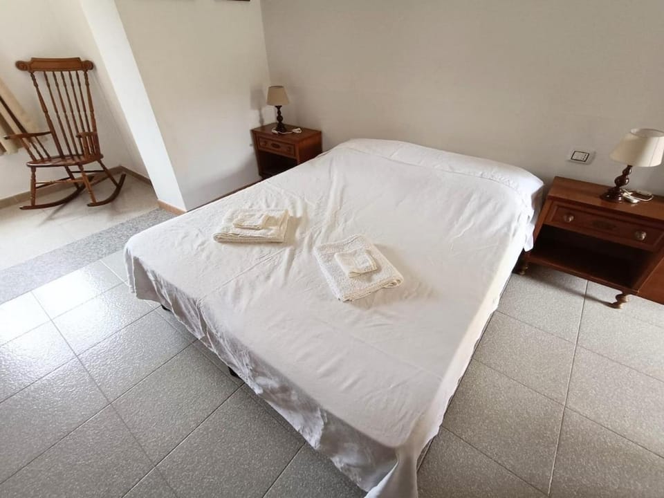 Holiday House 120sqm Garden House in Carbonia