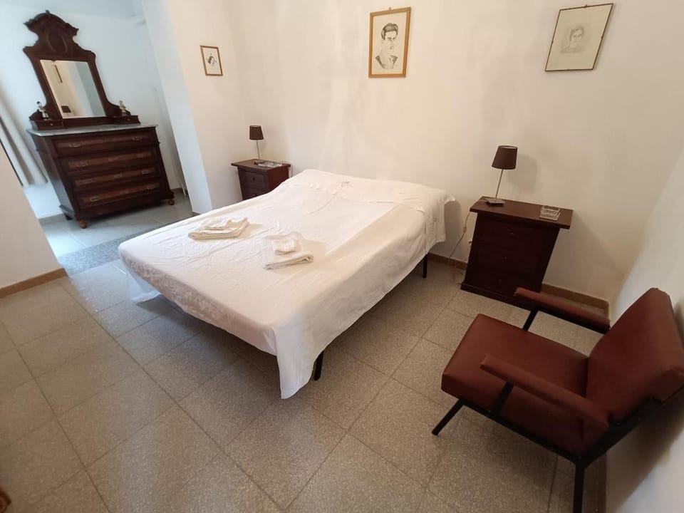 Holiday House 120sqm Garden House in Carbonia