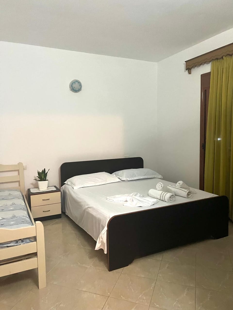 Bed, Photo of the whole room, Bedroom, towels