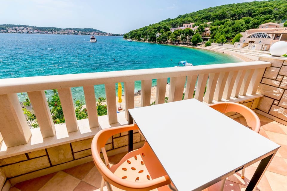 Patio, View (from property/room), Balcony/Terrace, Seating area, Beach, Sea view