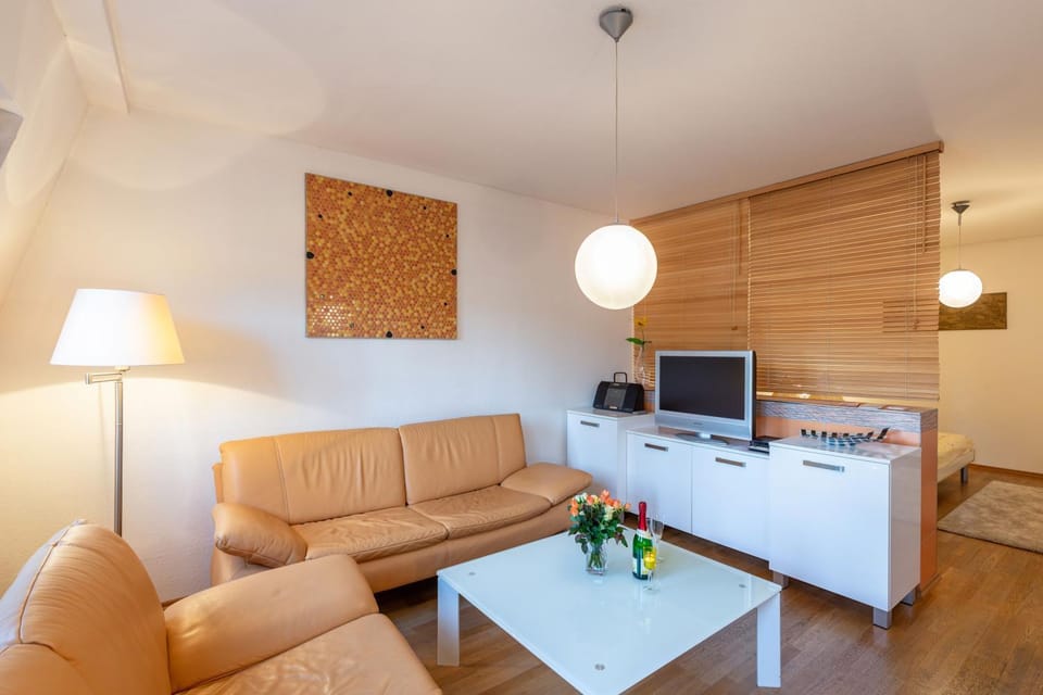 TV and multimedia, Seating area