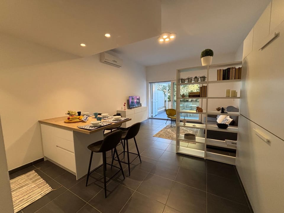 Living room, Seating area, Dining area