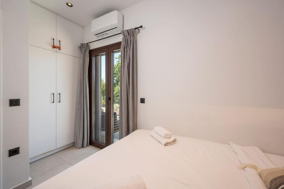 Bed, Bedroom, towels, wardrobe, air conditioner