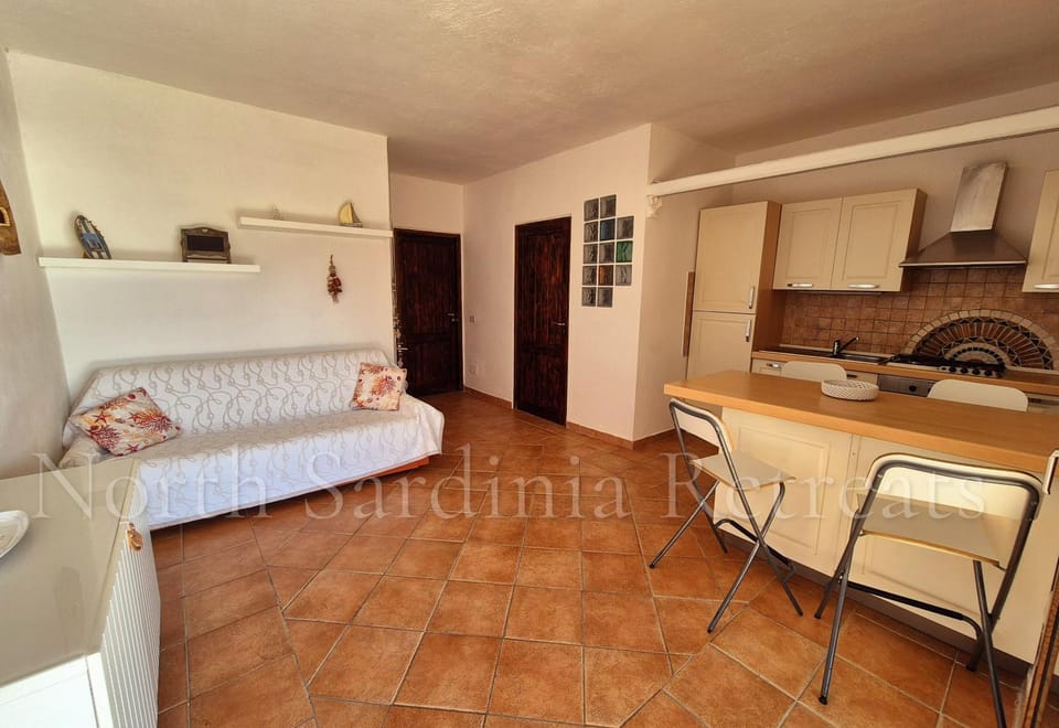 Kitchen or kitchenette, Living room, Seating area, stove