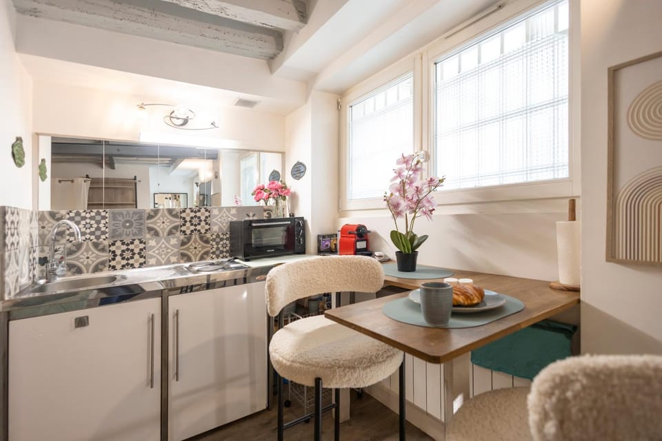 Kitchen or kitchenette