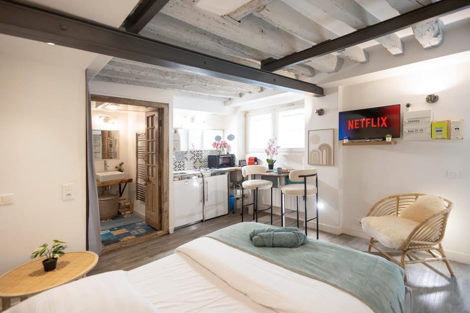 Photo of the whole room