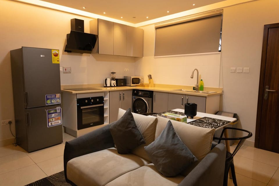 Kitchen or kitchenette, Living room, Seating area, Dining area, oven