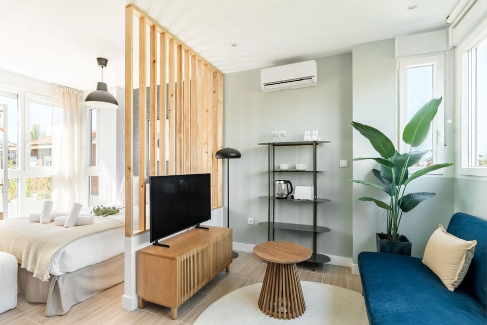 TV and multimedia, Living room, Photo of the whole room, air conditioner