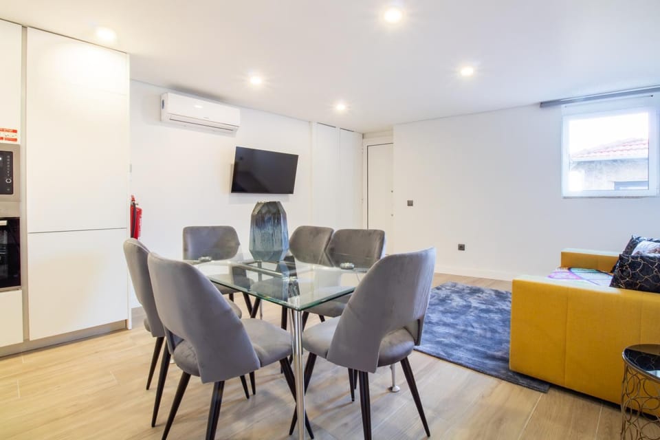 Quiet Duplex w Patio in Lapa by LovelyStay Apartment in Porto