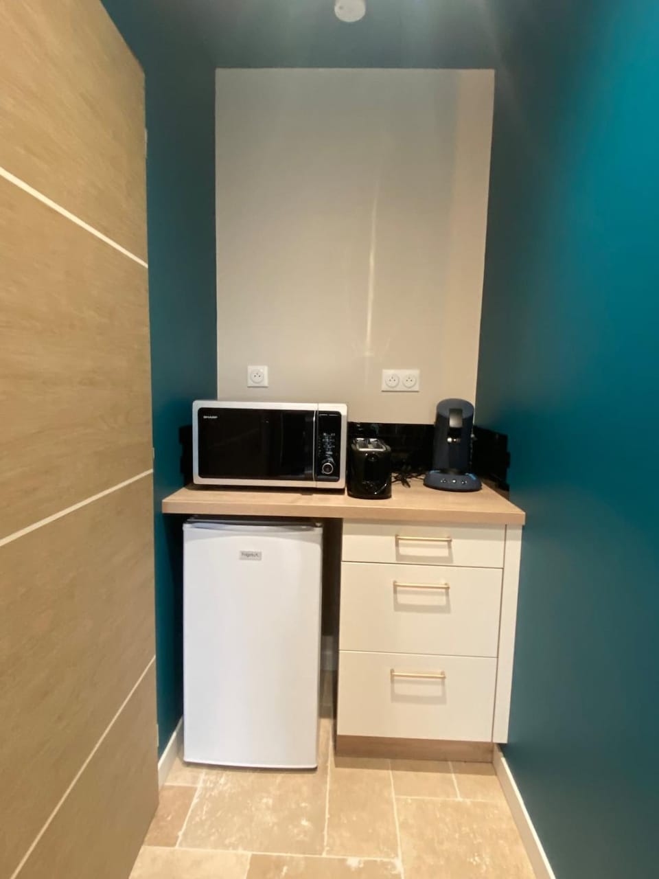 Kitchen or kitchenette