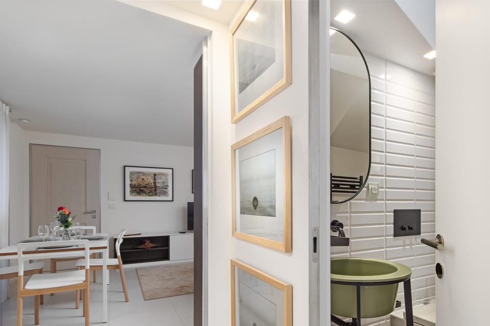 Shower, Bathroom, Living room, Dining area