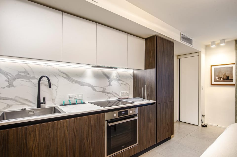 Coffee/tea facilities, Kitchen or kitchenette, dishwasher, oven, stove, air conditioner